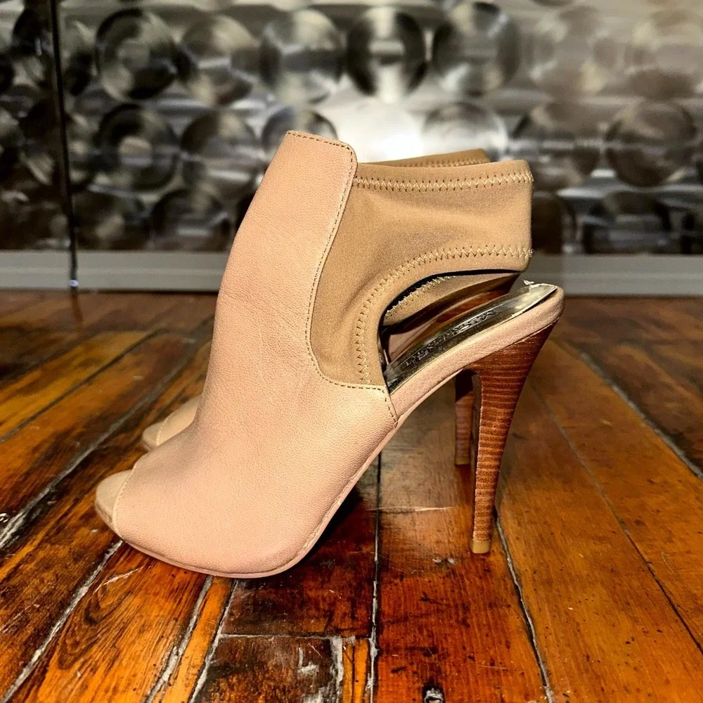MICHAEL Michael Kors Blaze Ankle Boots Women's Size 7M Beige Leather Peep Toe